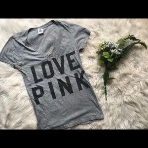 VS PINK graphic vneck!